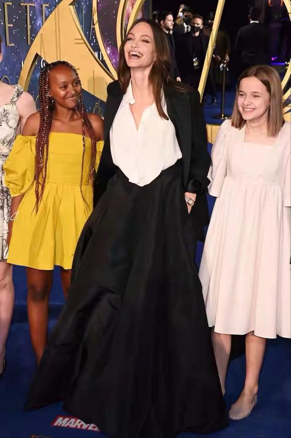 薩爾瑪·海耶克攜女兒亮相紅毯，開雲老闆千金被朱莉女兒搶鏡