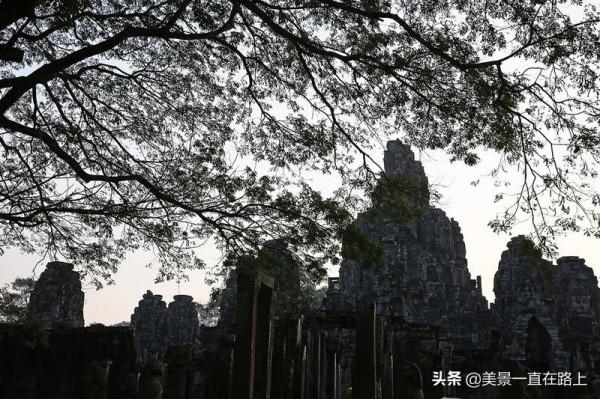 意象裡的吳哥1—巴戎廟,晨光裡金色的微笑 意象裡的吳哥1—巴戎廟,晨光裡金色的微笑