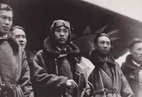中國第一批飛行員:犧牲時平均年齡僅23歲!值得敬佩的中國富二代 中國第一批飛行員:犧牲時平均年齡僅23歲!值得敬佩的中國富二代