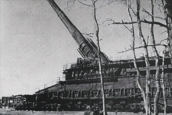 4000人操作的巨炮：48發炮彈可摧毀一座城，古斯塔夫巨炮有多猛？