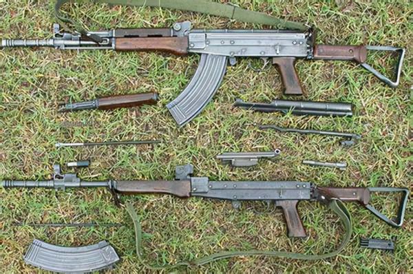 54式手槍、56式衝鋒槍、“幾內亞特戰營”愛不釋手 54式手槍、56式衝鋒槍、“幾內亞特戰營”愛不釋手