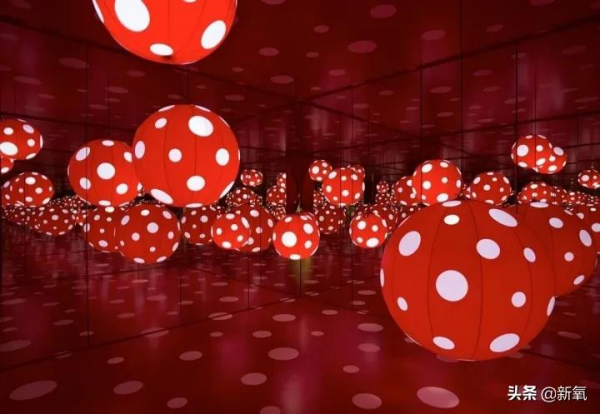 極具視覺衝擊力的日式爆裂美學，肆意而浪漫