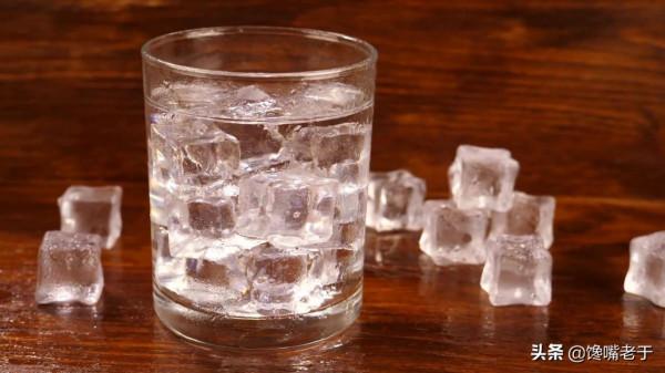 為啥肯德基凍的冰塊是透明的，而我凍的卻是白色的？看完漲知識了