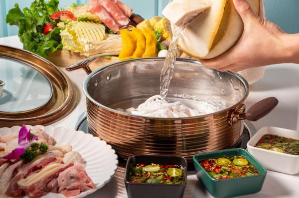 萬億“健康火鍋”賽道,一隻椰子雞的想象力有多大? 萬億“健康火鍋”賽道,一隻椰子雞的想象力有多大?