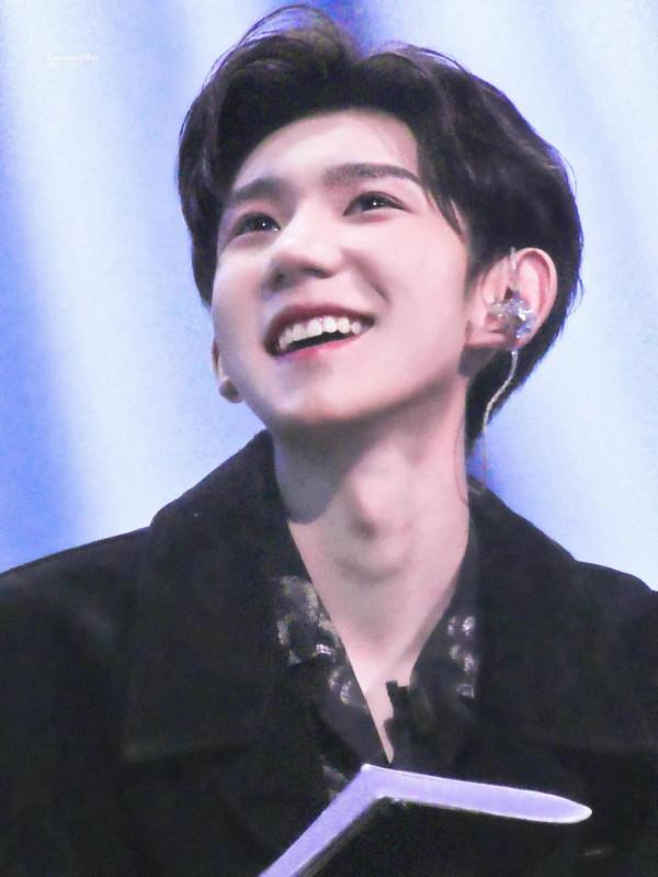 被男明星笑容治癒的瞬間：肖戰任嘉倫太溫暖，看到成毅賞心悅目