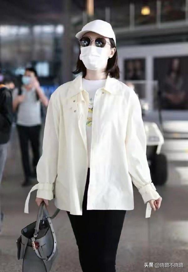 女人過了40歲，少穿“衛衣+牛仔褲”！學陳數這樣搭，美得真優雅