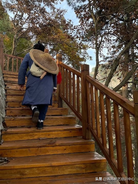 終南隱士精通琴棋書畫，長安雅士擅長詩詞歌賦