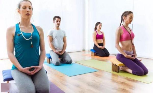 瑜伽英雄坐改善矯正各種腿型的方法和原因 瑜伽英雄坐改善矯正各種腿型的方法和原因