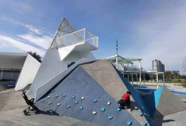 市民徜徉石景山八角新樂園,感受濃濃冬奧元素 市民徜徉石景山八角新樂園,感受濃濃冬奧元素