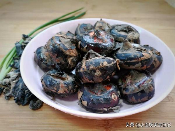 秋天吃荸薺正當時，和木耳是絕配，一黑一白，脆嫩爽口，清淡營養