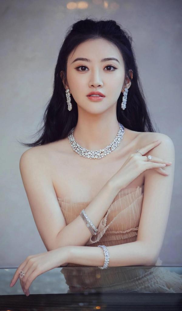 景甜張彬彬牽手 網友:像夫妻一樣 景甜張彬彬牽手 網友:像夫妻一樣