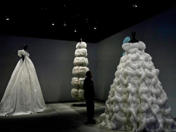 ​是我瘋了還是關曉彤真的變時髦了？