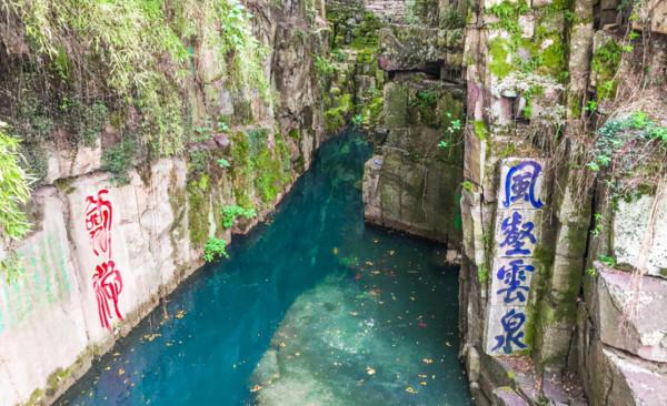 秦始皇都想挖的闔閭墓,深藏在劍池水下,據傳藏有3000把絕世寶劍 秦始皇都想挖的闔閭墓,深藏在劍池水下,據傳藏有3000把絕世寶劍