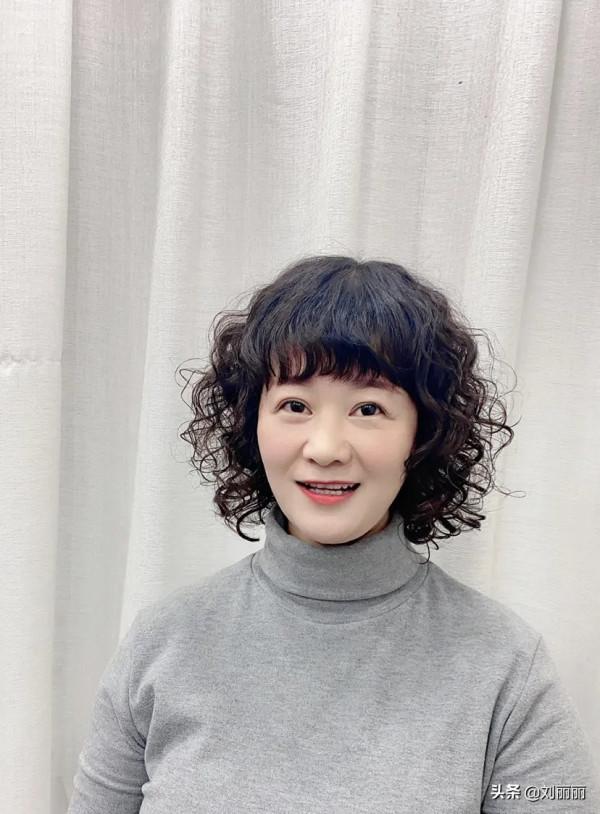 元旦爆款髮型分享，氣質燙髮洋氣卷，特色短髮顯白染