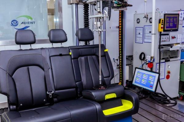 便捷又安全 榮威RX5 PLUS整合式兒童座椅解析