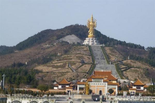 “一個方丈,兩名‘乞丐’,三個格子”的傳奇故事 “一個方丈,兩名‘乞丐’,三個格子”的傳奇故事