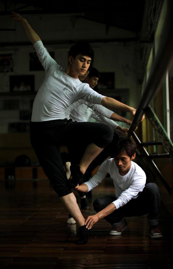 “高考落榜生”帶300多個農村娃“舞”進大學 “高考落榜生”帶300多個農村娃“舞”進大學