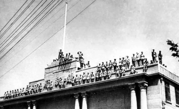 炮擊英國紫石英號軍艦，毛澤東電報指示，“如敢來犯，則打擊之”