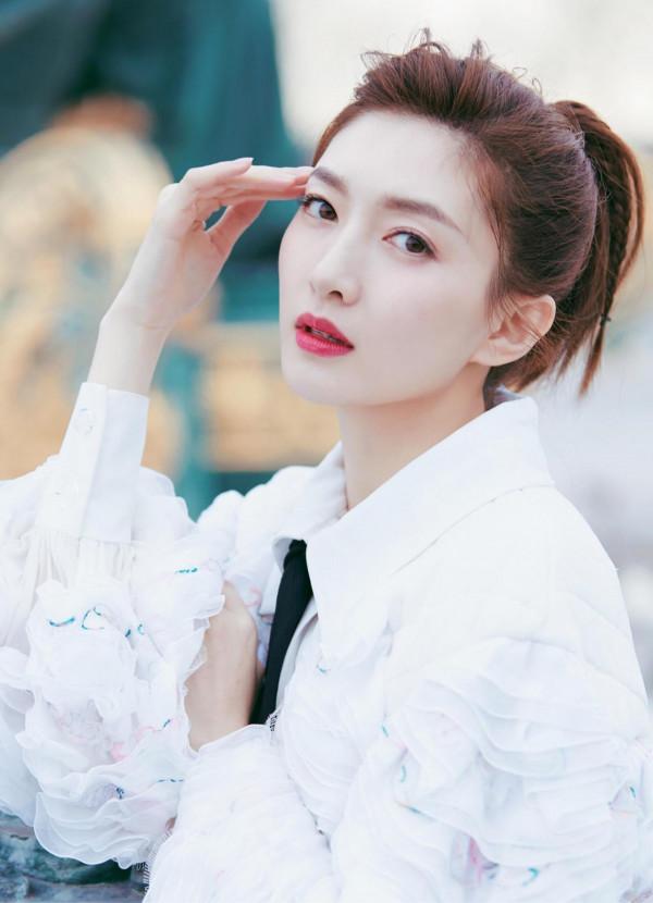 江疏影，氣質優雅，明媚動人