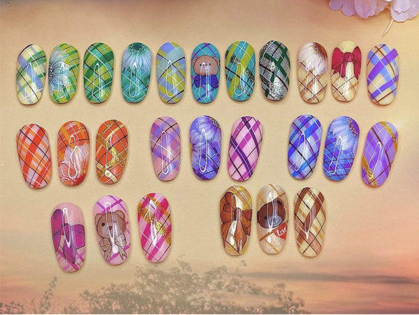 在指甲上進行二次元創作，動漫的影響力已經影響到了美妝行業