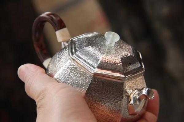 玉蓋銀身海黃柄！這八角西施壺好美！珍藏品來了