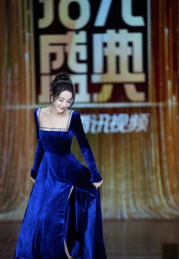 迪麗熱巴紅毯造型太絕了，張張驚豔，你最喜歡哪個？