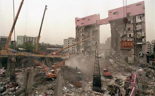 1995年,韓國百貨大樓為了一天營業額,20秒內塌為平地害死502人 1995年,韓國百貨大樓為了一天營業額,20秒內塌為平地害死502人