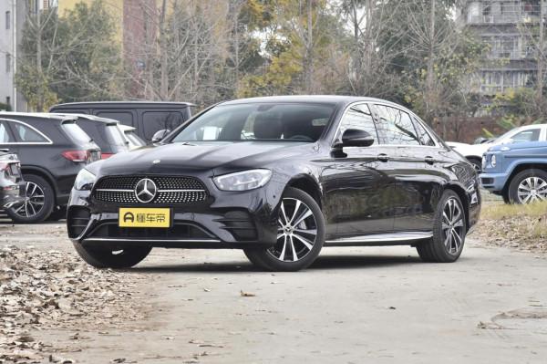 賓士E級PHEV，插電式混合動力，搭載2.0T+9AT，造型年輕時尚