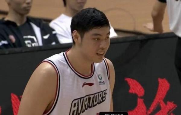 征戰CBA的10位“球二代”(排名不分先後) 征戰CBA的10位“球二代”(排名不分先後)