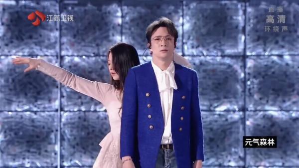 鄧麗君“穿越復活”，劉宇寧“漫步星空”，江蘇臺跨年夜太奇幻