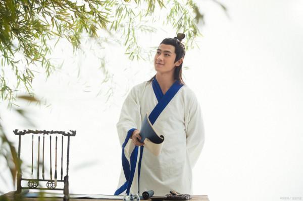 民間故事：書生去書店買書，書上沒有一個字，書生拔腿就跑