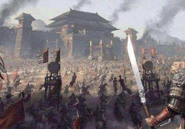 為何古代守城士兵寧願用石頭砸，也不推倒梯子？別再被電視劇騙了