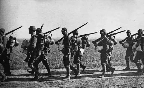 抗日電視劇中，為何日本人的子彈好像打不完一樣？