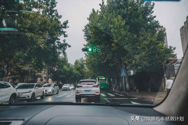 「奇怪の風」修復一臺行駛異響漏風的豐田皇冠，守護經典再次動人