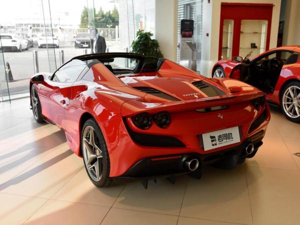 V8大超跑，720馬力可沒跟你說著玩，實拍法拉利F8