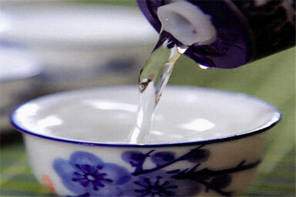 中國4款好喝的“廉價”酒，口感好不上頭，都是不可多得的純釀酒