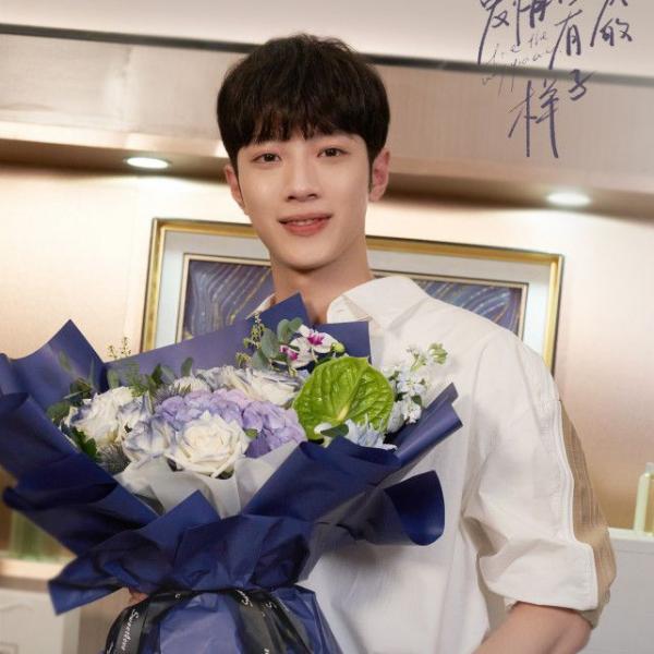 楊穎賴冠霖新劇上映，年齡相差過大惹爭議，網友：有被噁心到了