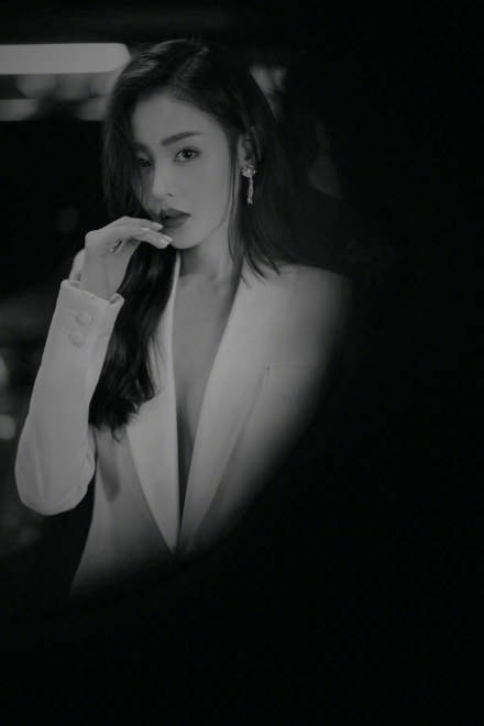 張天愛情人節幹大事，曬孩子嚇到網友，與張靚穎互動羨煞眾人