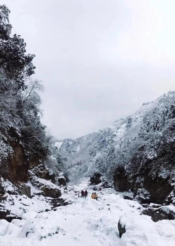 「蟠龍谷」藏在深閨裡的冰雪世界