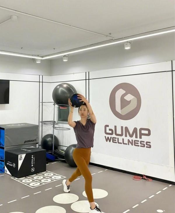 白百何大方曬體重！122斤令網友直呼不敢信，健身照曝光表情痛苦