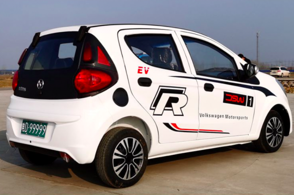 雷速電動車評測：搭載6000W電機，準載5人，最大續航180公里