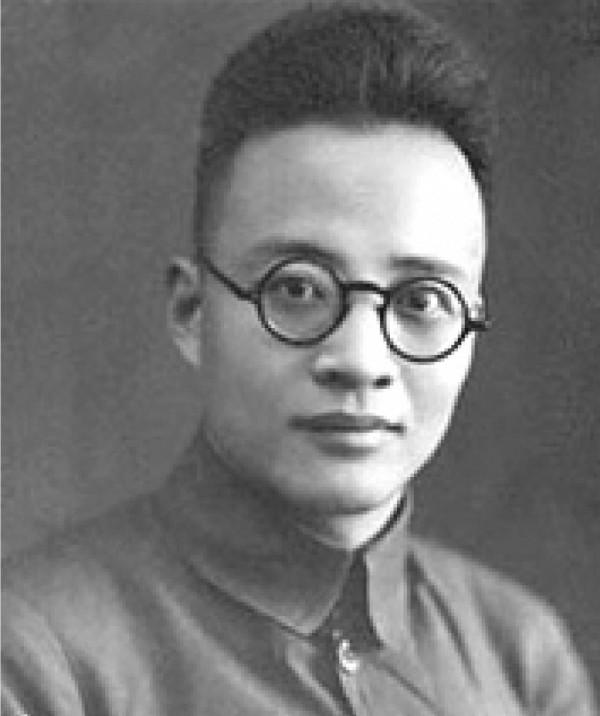 西安事變和平解決後，周恩來回延安，與毛主席等五人在機場的合影