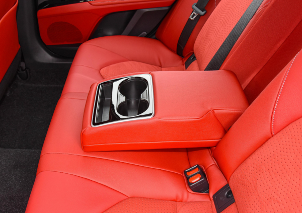 試完帕薩特，再試凱美瑞，發現德系和日系的定位，確實有所不同