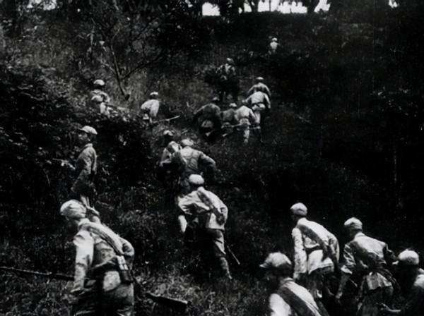 最後的土匪：躲進深山十五年，掐死自己五個孩子，被萬人剿滅