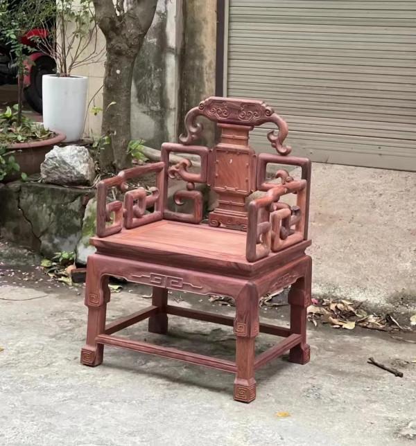 花枝太師椅三件套，越南出產，你覺得值多少？