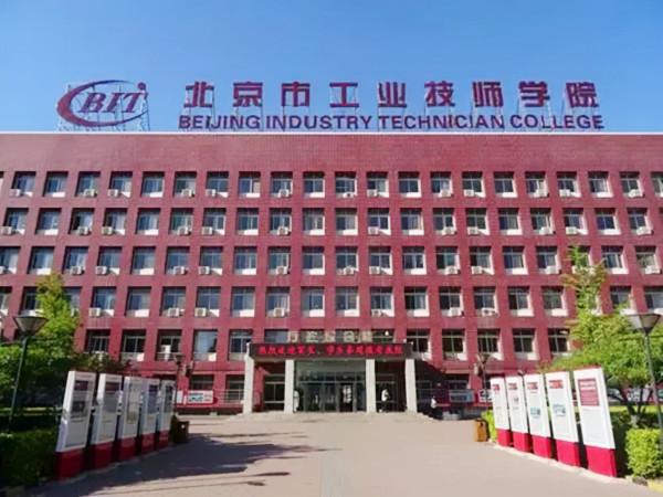 2008年，學霸周浩高考669分考入北大，3年後卻選擇讀技校，為何？