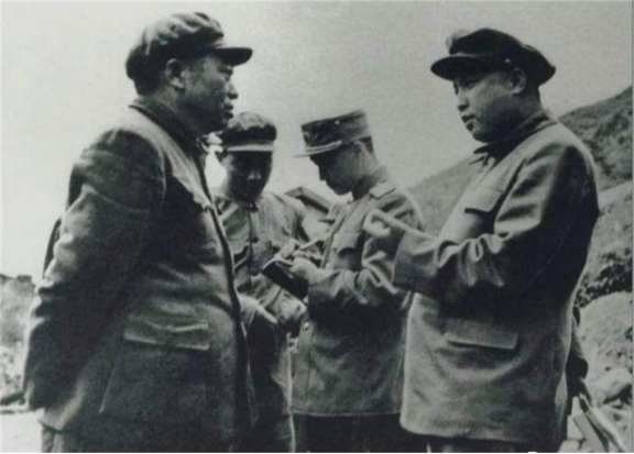 士兵違紀連開14槍，獨守陣地三天兩夜，彭老總親自下令官升三級