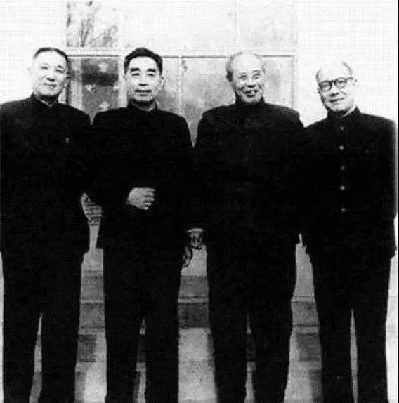 1950年，張治中到南海密會蔣經國，凌晨兩點接葉劍英通知：快撤