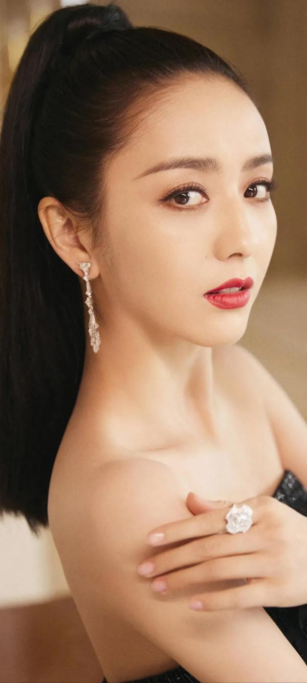 佟麗婭桌布｜玉顏豔春紅