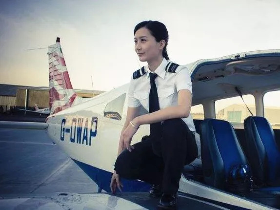 開民宿、辦潮牌、演高中生,大灣區姐姐,才是吃了防腐劑吧 開民宿、辦潮牌、演高中生,大灣區姐姐,才是吃了防腐劑吧